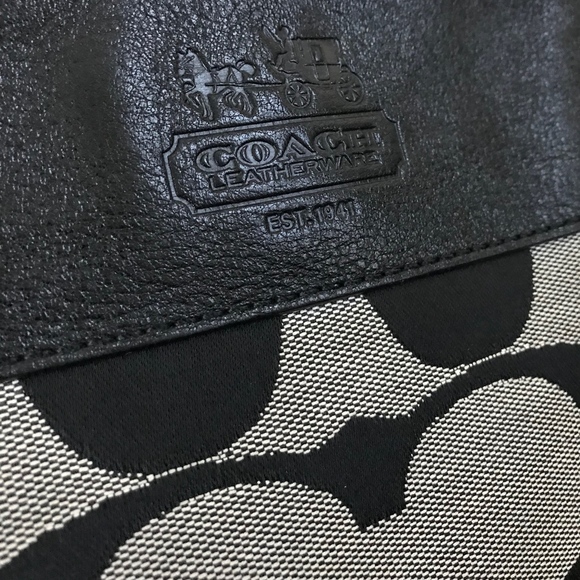 Zoe Hobo Signature COACH Purse / Bag - Picture 2 of 8